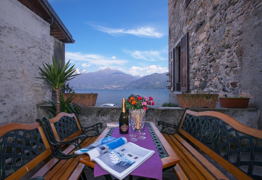 Family Townhome, Multiple Bedrooms, 2 Bathrooms, Lakeside (Nobiallo Fantastico)