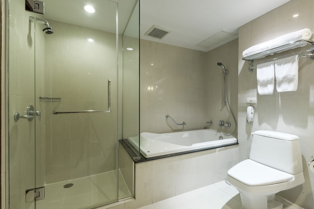 1 Bedroom Suite King Bed photo 3