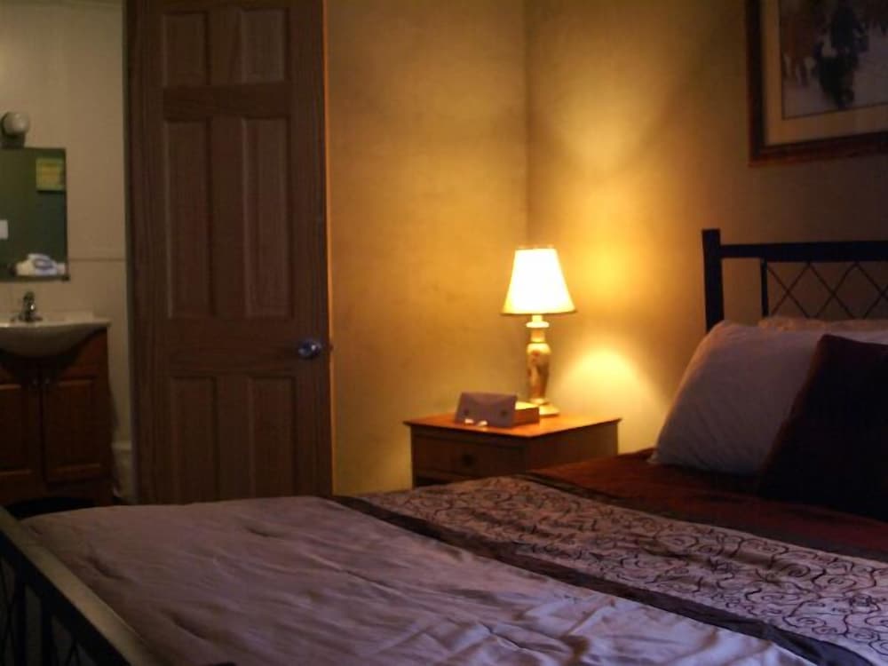Standard Room, 1 Queen Bed photo 2