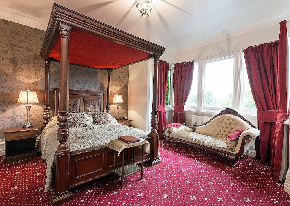 Deluxe Room, 1 King Bed, City View (Four Poster) photo 1