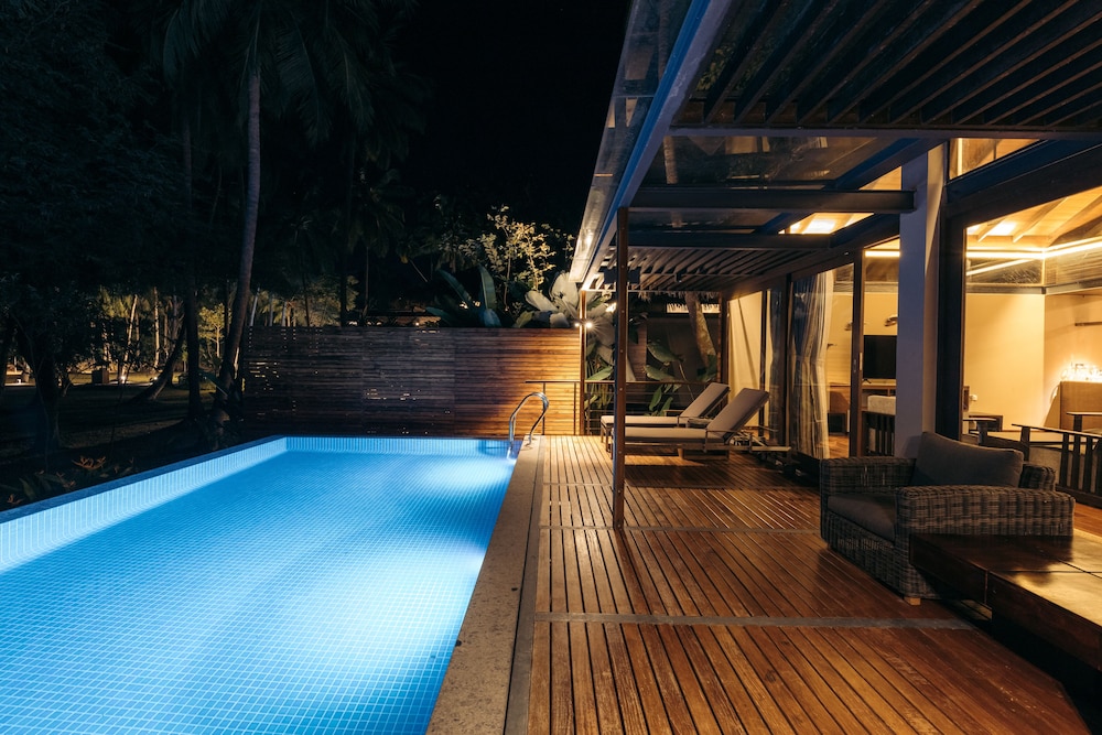 Sea Facing Pool Villa photo 2