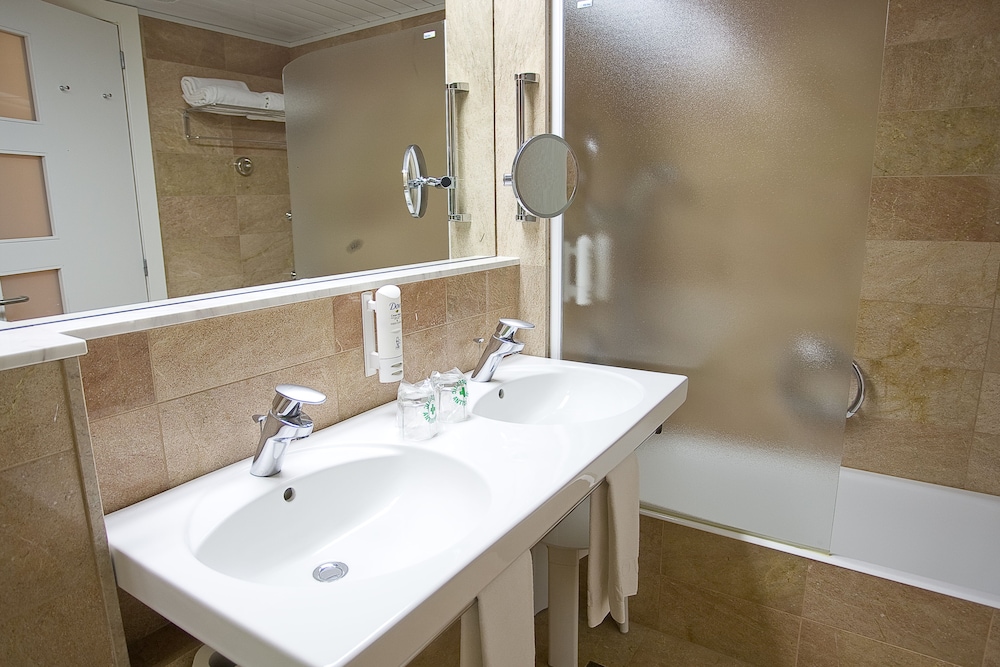 Double Room - Photo 14