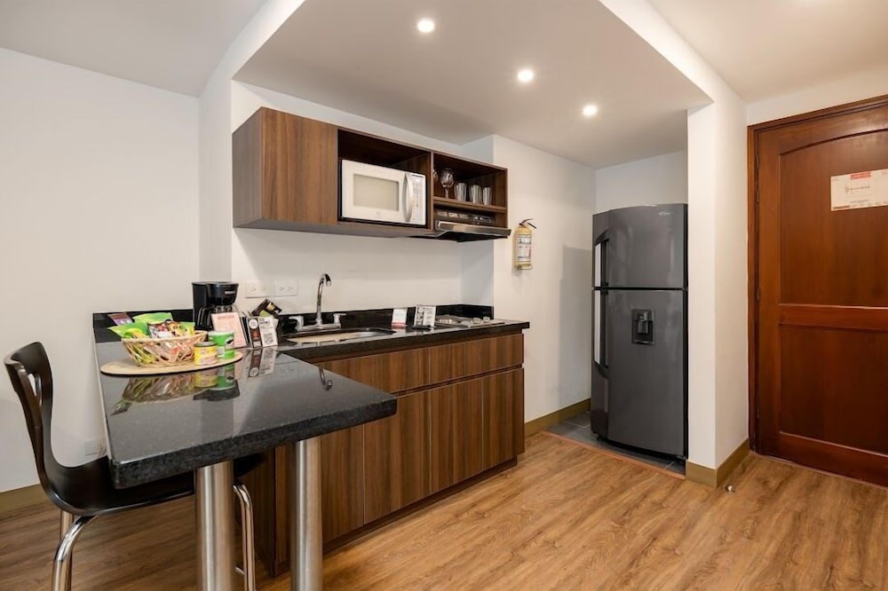 Suite, 2 Double Beds - Photo 7