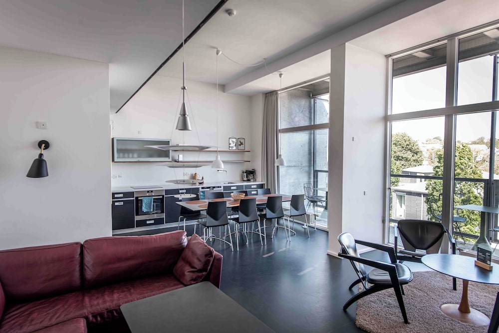 Penthouse, 3 Bedrooms, Balcony, Partial Lake View