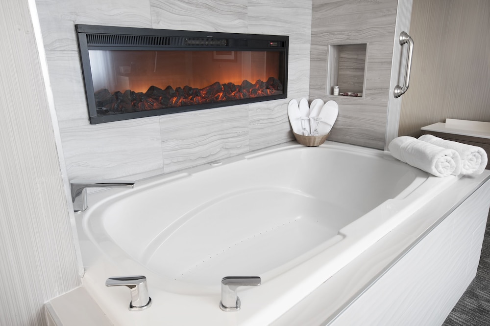 Suite, 1 King Bed (Skyline View) - Photo 7