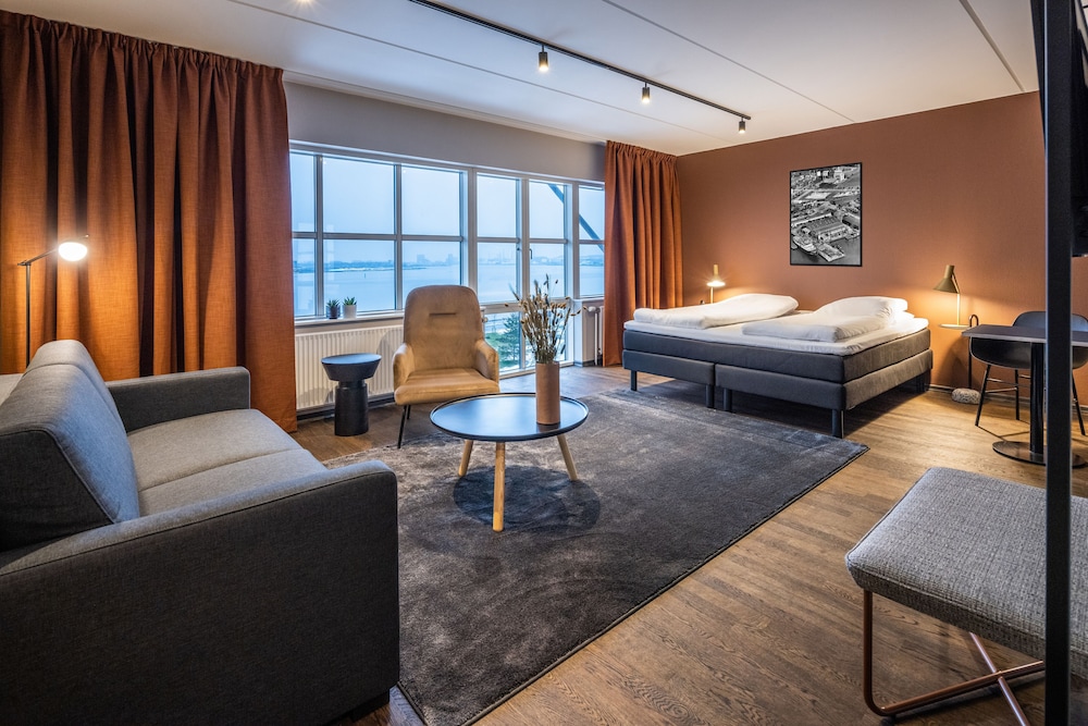 Junior Suite, Harbor View - Photo 1