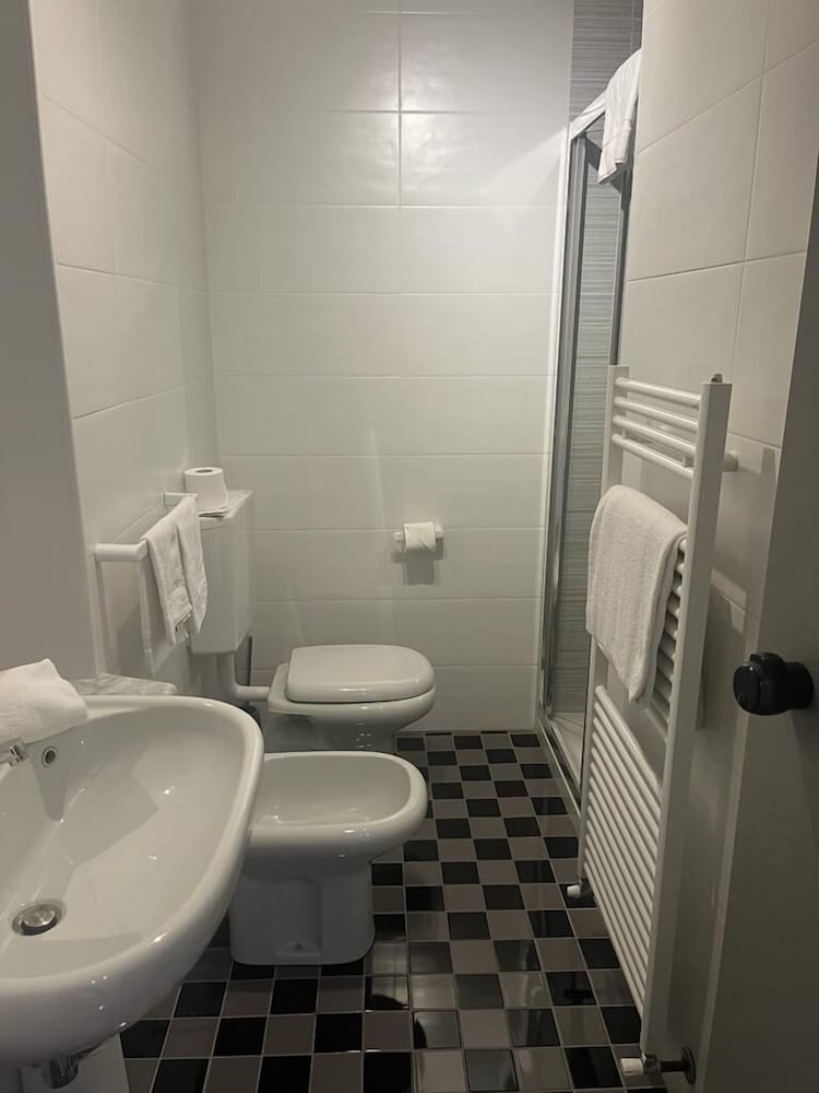 Classic Double or Twin Room - Photo 8