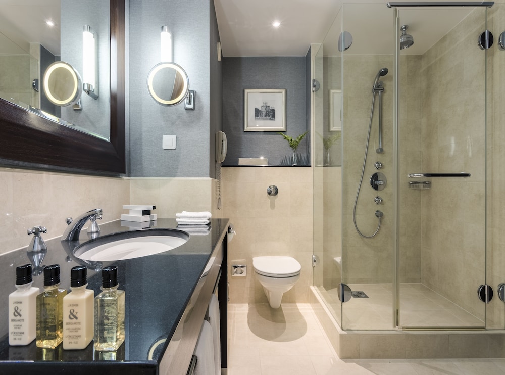 Classic Room, 1 King Bed, Club Lounge Access (High Floor) - Photo 4
