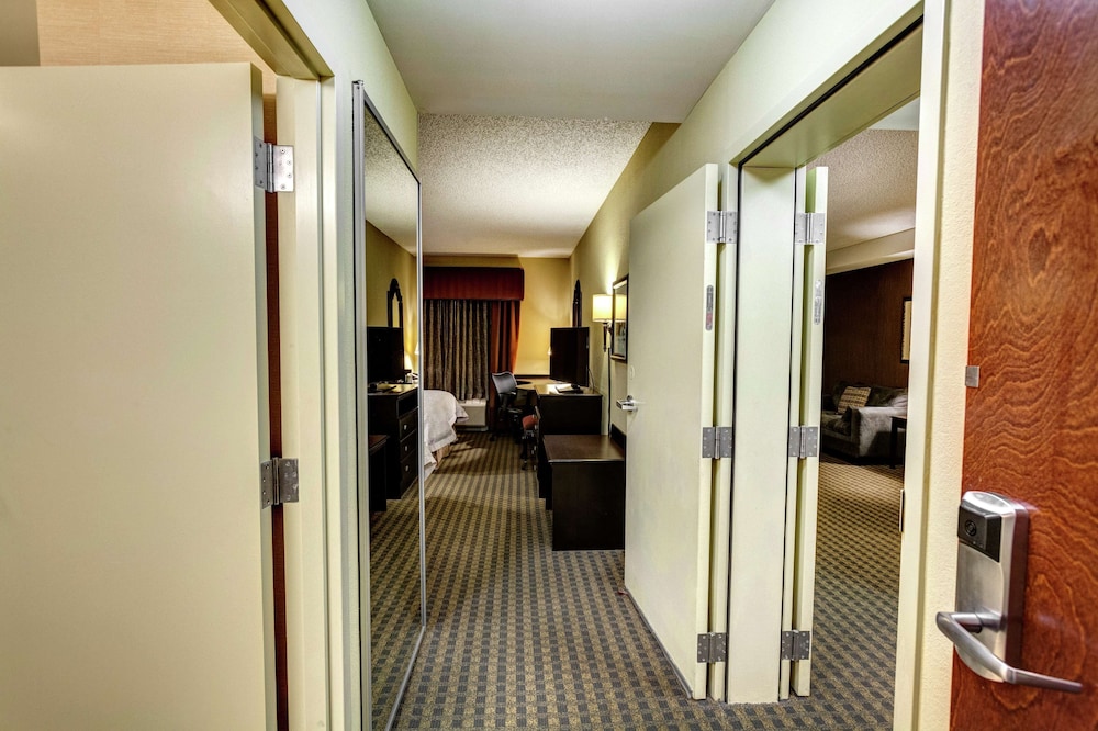 Suite, 2 Queen Beds, Non Smoking - Photo 2