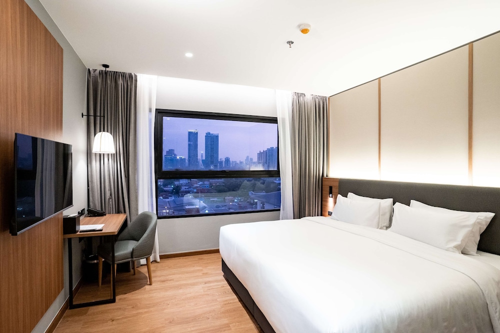 Superior Room, 1 Double Bed, Non Smoking, City View photo 1