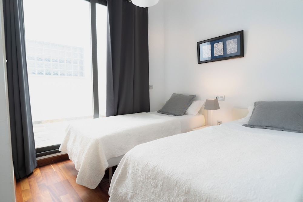 Apartment, 3 Bedrooms, 2 Bathrooms - Photo 1