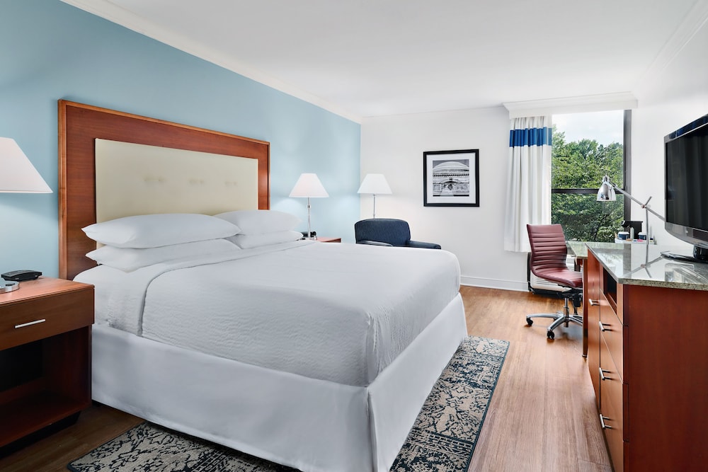 Deluxe Room, 1 King Bed with Sofa bed, Pool View - Photo 4