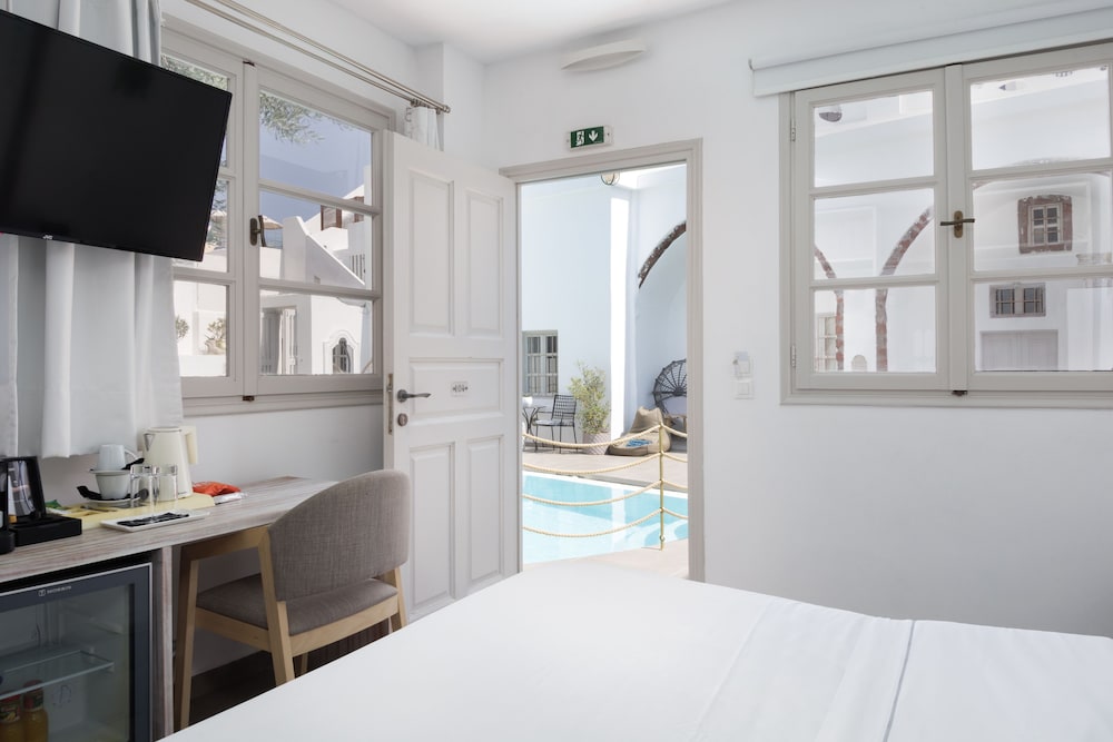 Junior Pool Suite