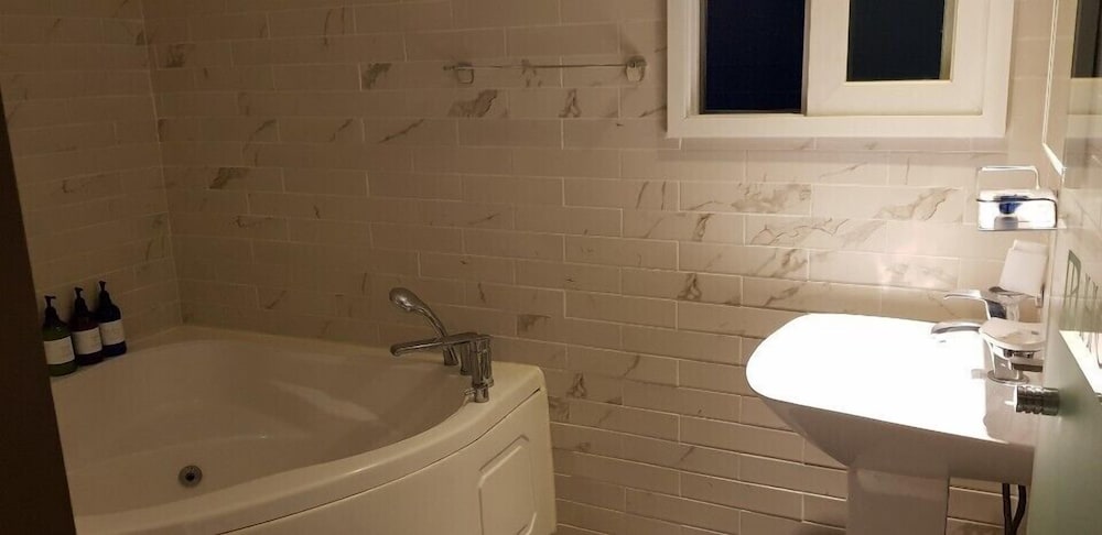 Deluxe Double Room - Photo 7