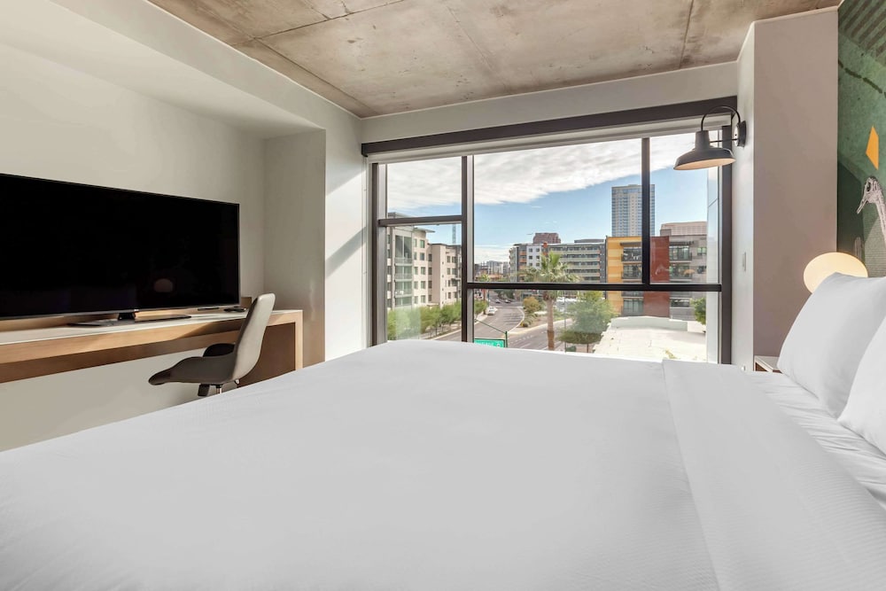 Suite, 1 King Bed, Non Smoking - Photo 3