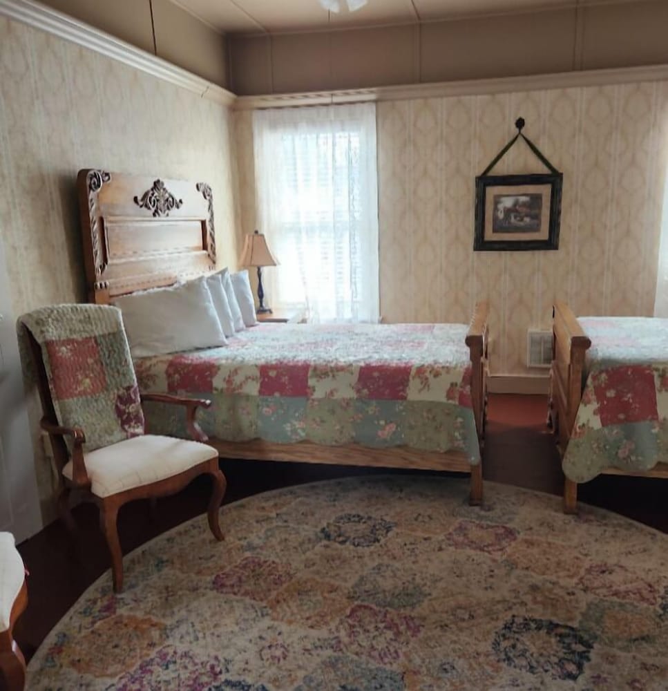 Standard Room, 2 Double Beds, Private Bathroom photo 1