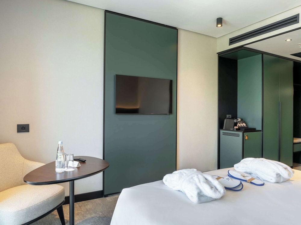 Executive Room, 1 King Bed - Photo 1
