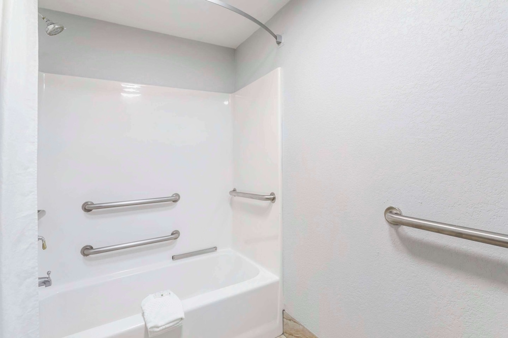 Room, 2 Double Beds, Accessible, Non Smoking (Roll-In Shower) - Photo 6