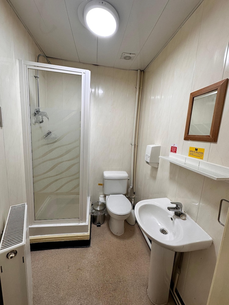 Standard Double Room, 1 Double Bed, Non Smoking, Ensuite - Photo 6