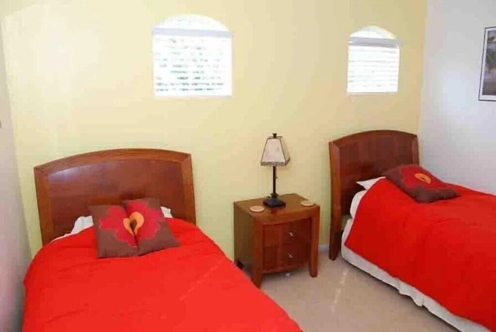 House, Multiple Beds, Pool Access, Pool View (Bailey Villa)