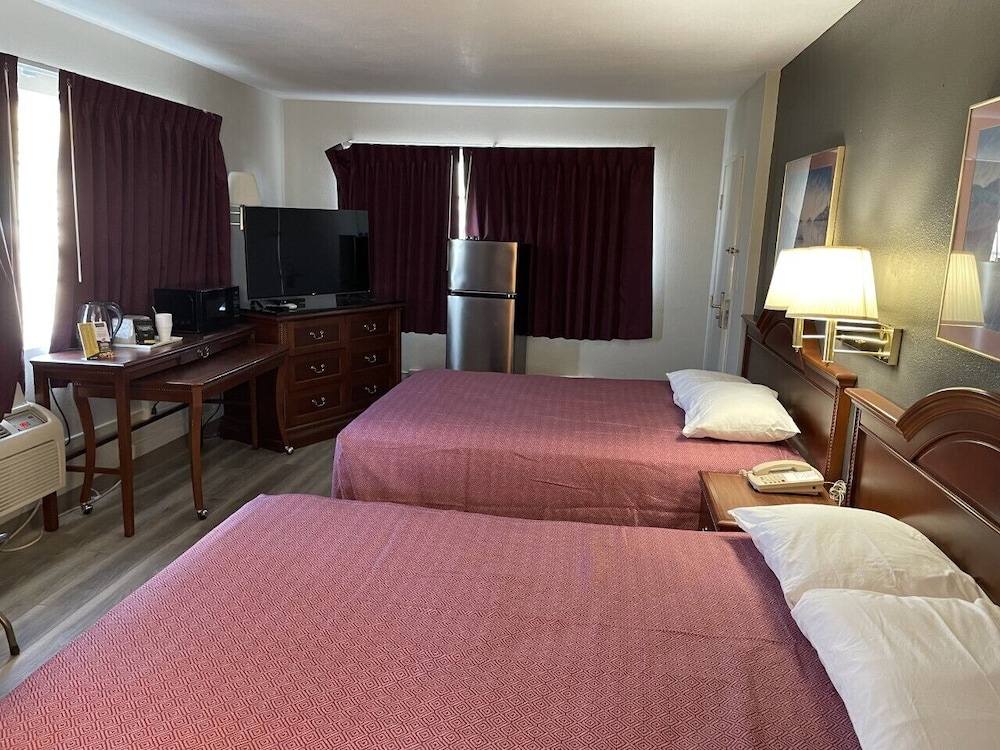 Room, 2 Queen Beds - Photo 2