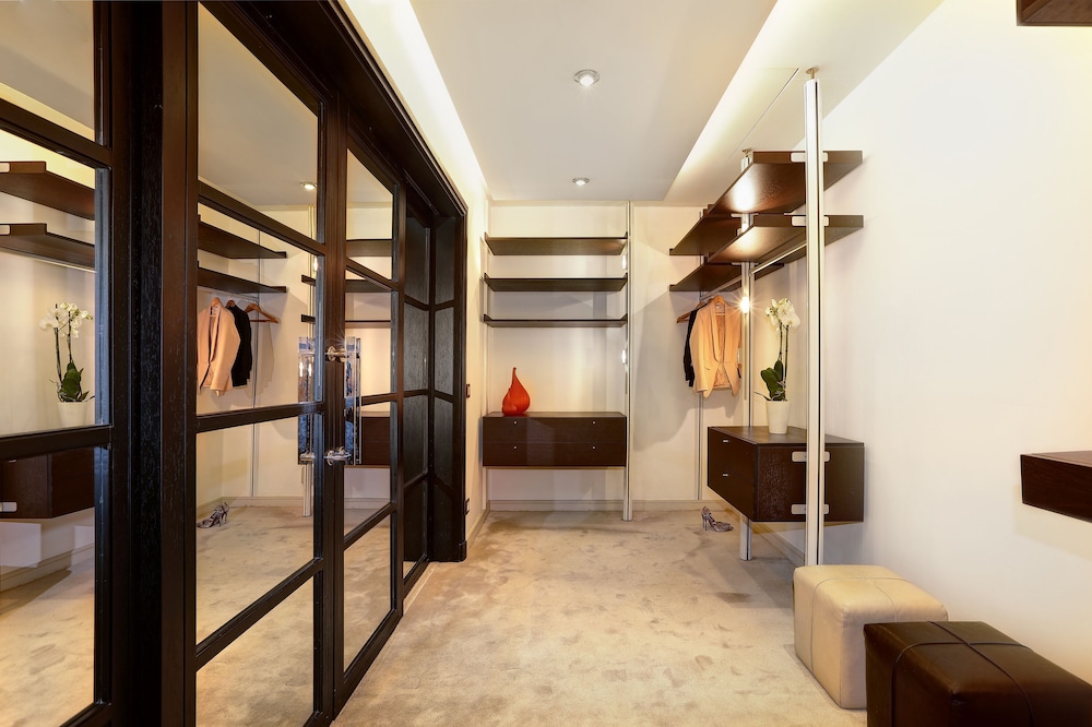Royal Suite, 1 King Bed - Photo 17