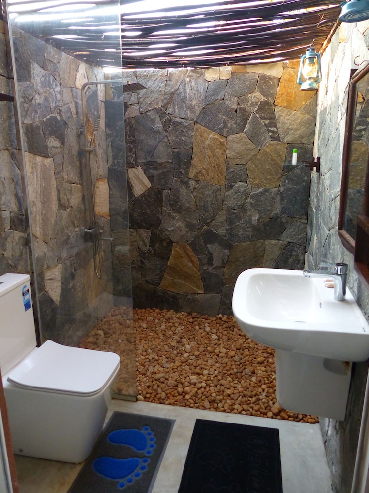 Deluxe Chalet, 1 King Bed, Accessible, Garden View photo 2
