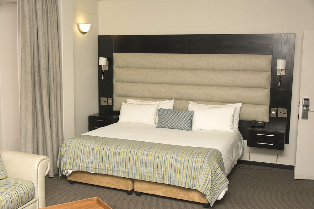 Superior Room, 1 King Bed with Sofa bed - Photo 2