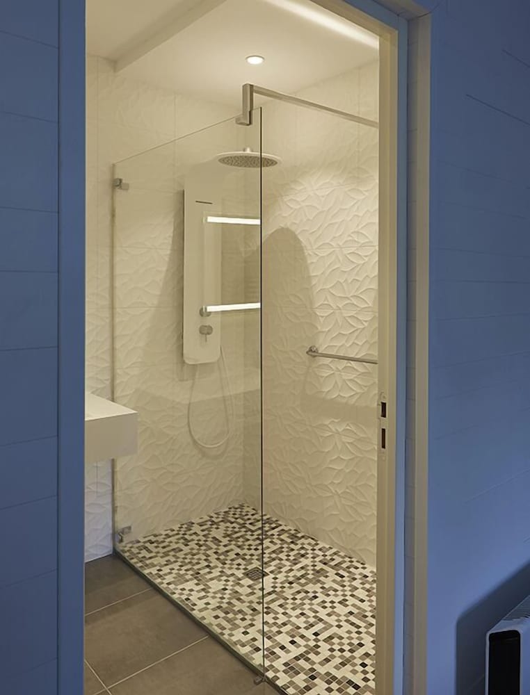 Suite (Hirondelle) photo 2