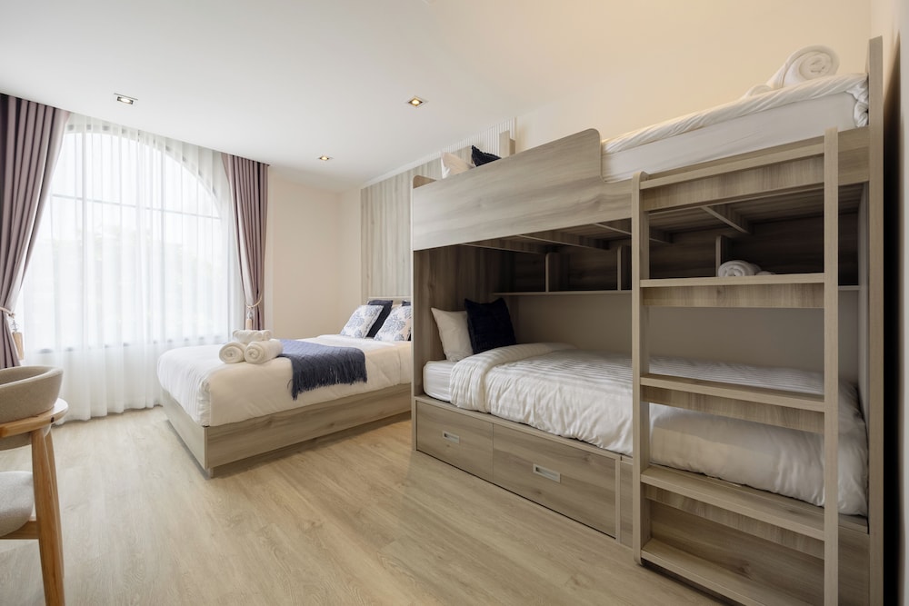 Family Quadruple Room, City View photo 1