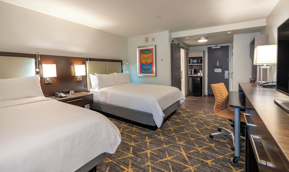 Premium Room, 2 Queen Beds, Accessible (Communications) - Photo 2