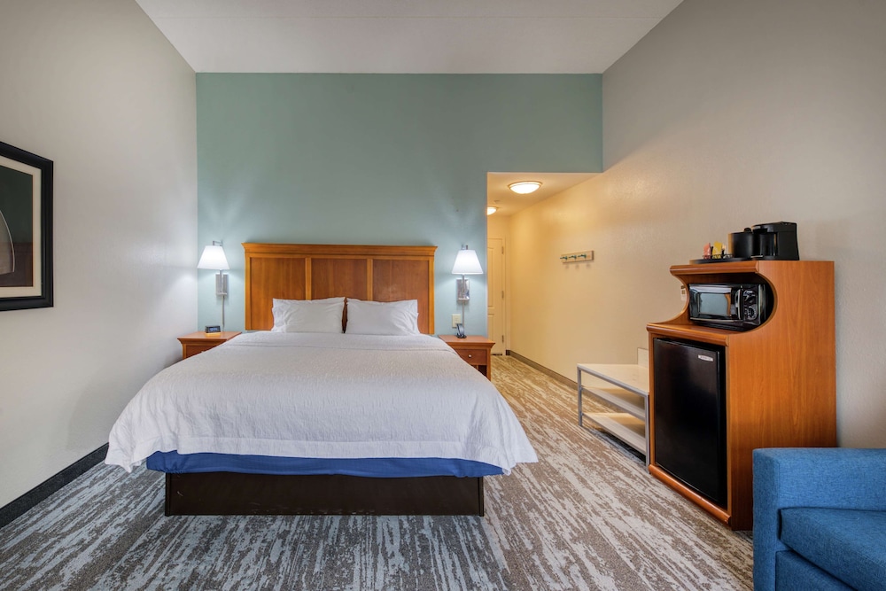 One King Bed, Non-Smoking - Photo 5