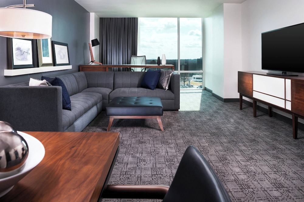 Suite, Multiple Beds - Photo 2