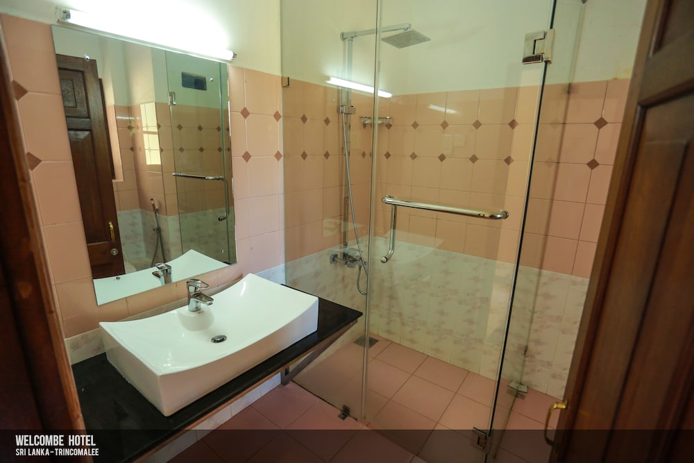 Standard Double or Twin Room, Partial Sea View photo 2