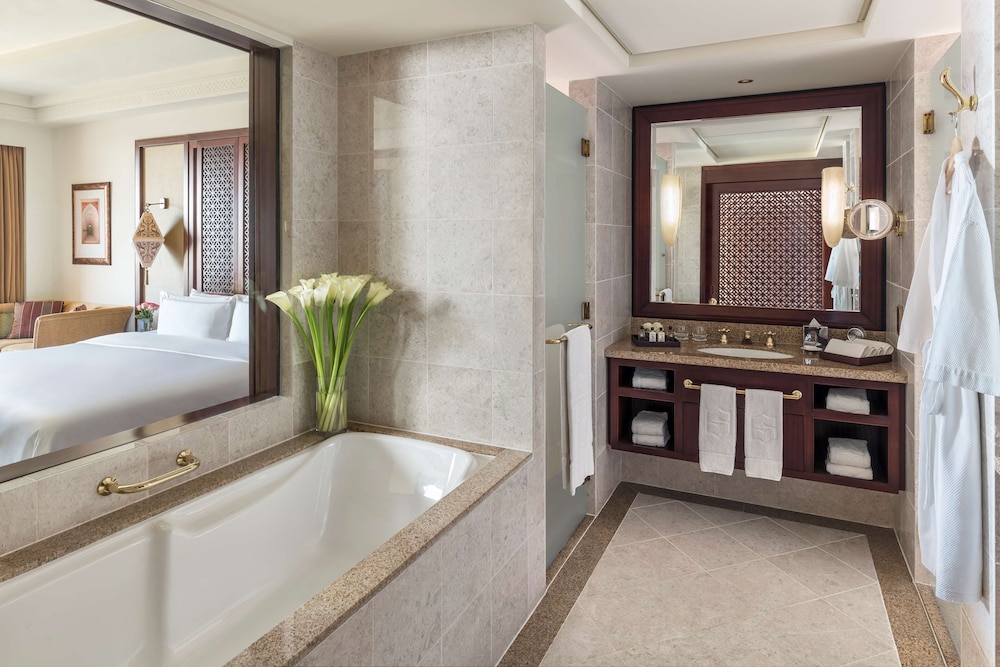 Room, 1 King Bed, Terrace (Al Bandar) - Photo 2