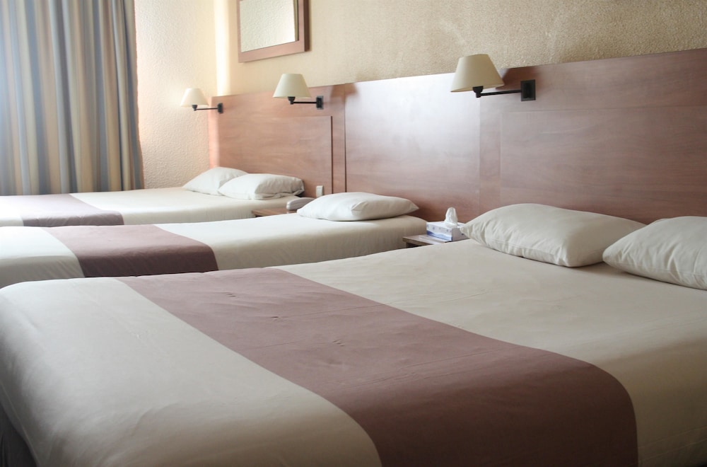Standard Room, Multiple Beds photo 2