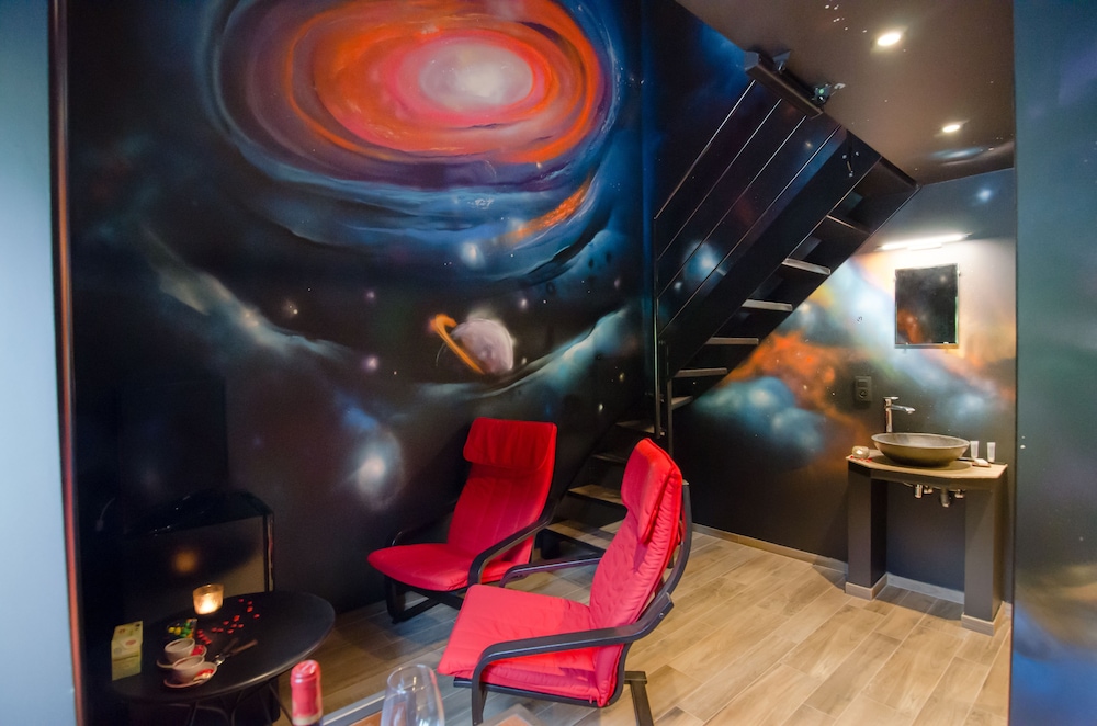 En Route to Krypton, Mezzanine photo 2