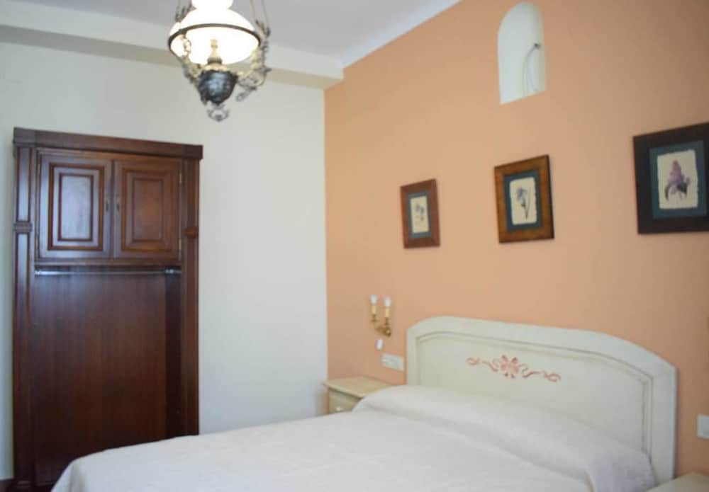 Quadruple Room - Photo 1