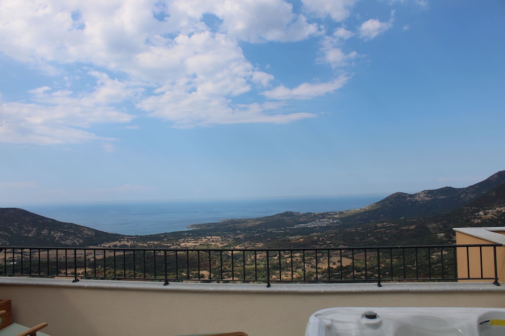 Deluxe Double Room, Balcony, Sea View photo 2
