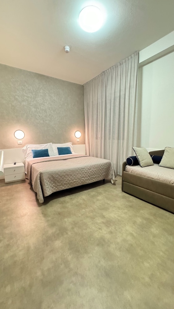 Economy Triple Room photo 1