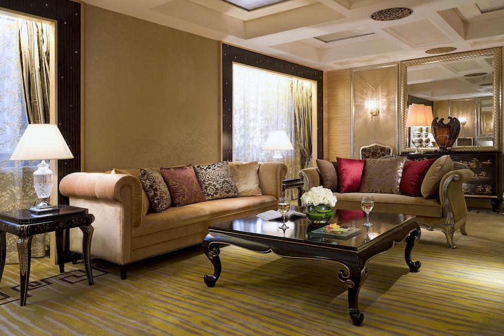 Club Suite, 1 King Bed, Club Lounge Access, Golf View (Prestige) - Photo 1