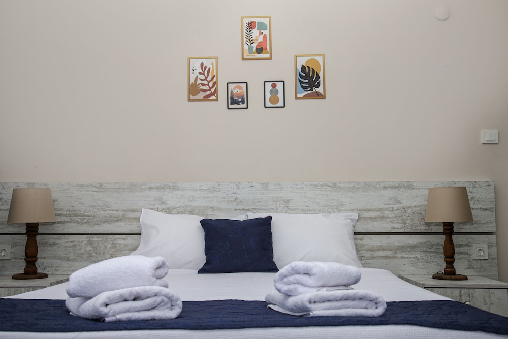 Family Studio Suite, Multiple Beds, Smoking, Sea View