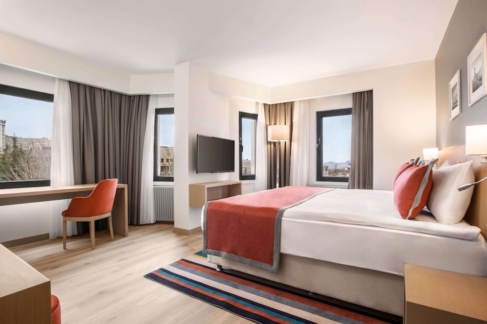 Premium Room, 1 Queen Bed, Non Smoking - Photo 1