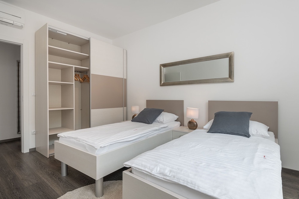 Deluxe Apartment, 3 Bedrooms, Terrace, Sea View (Oleandar 2)