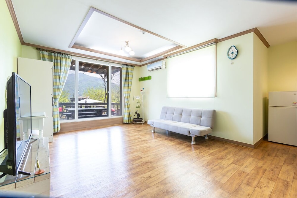 Condo (Emerald, Max 3 People) photo 2