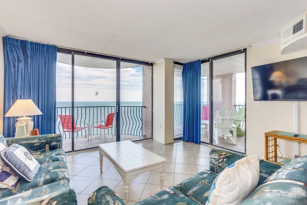 Exclusive Condo, 3 Bedrooms, Balcony, Ocean View