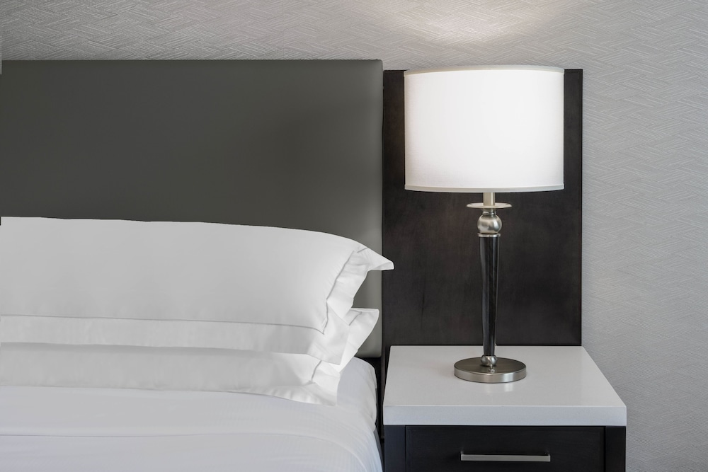 Executive Room, 1 King Bed, Club Lounge Access - Photo 2