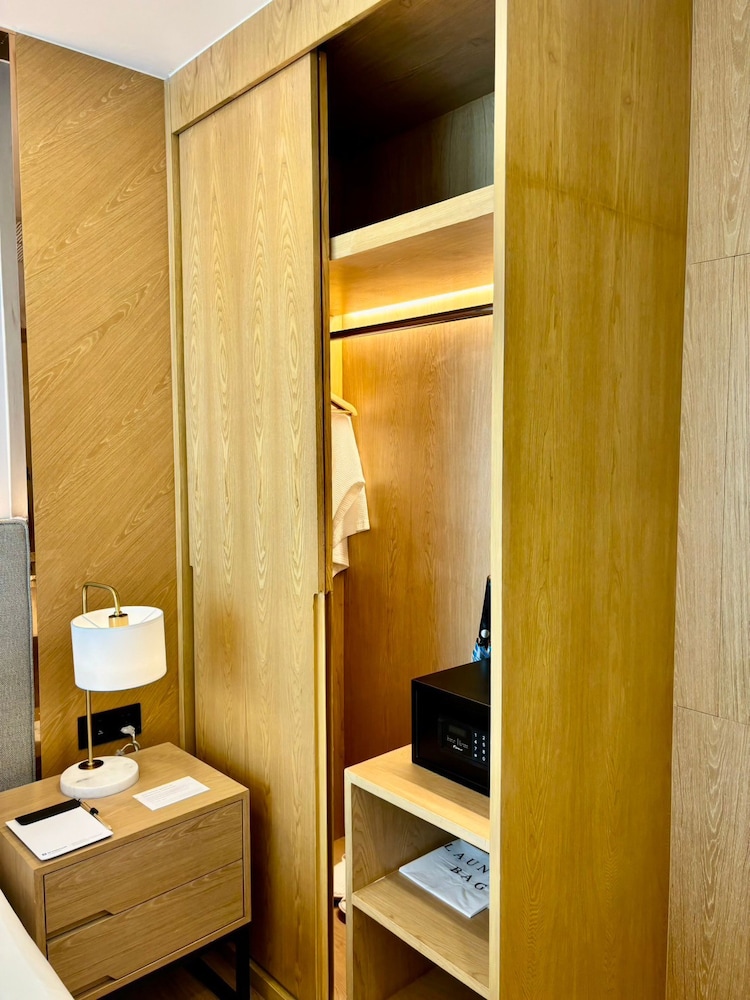 Premier Suite - Photo 3