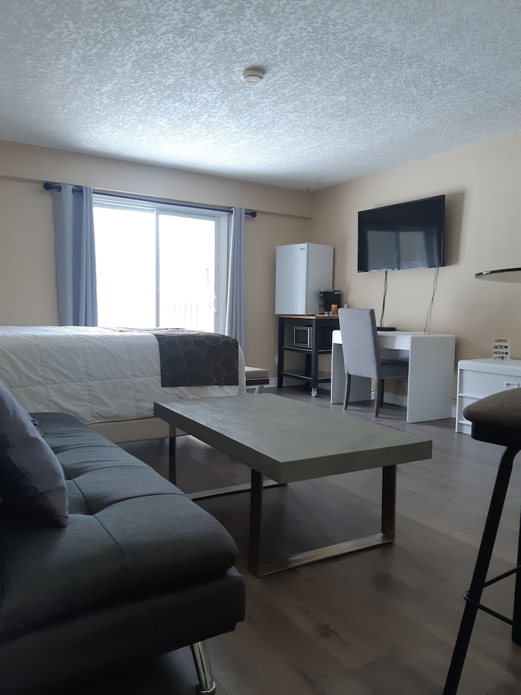 Honeymoon Room, 1 Queen Bed with Sofa bed, Accessible photo 3