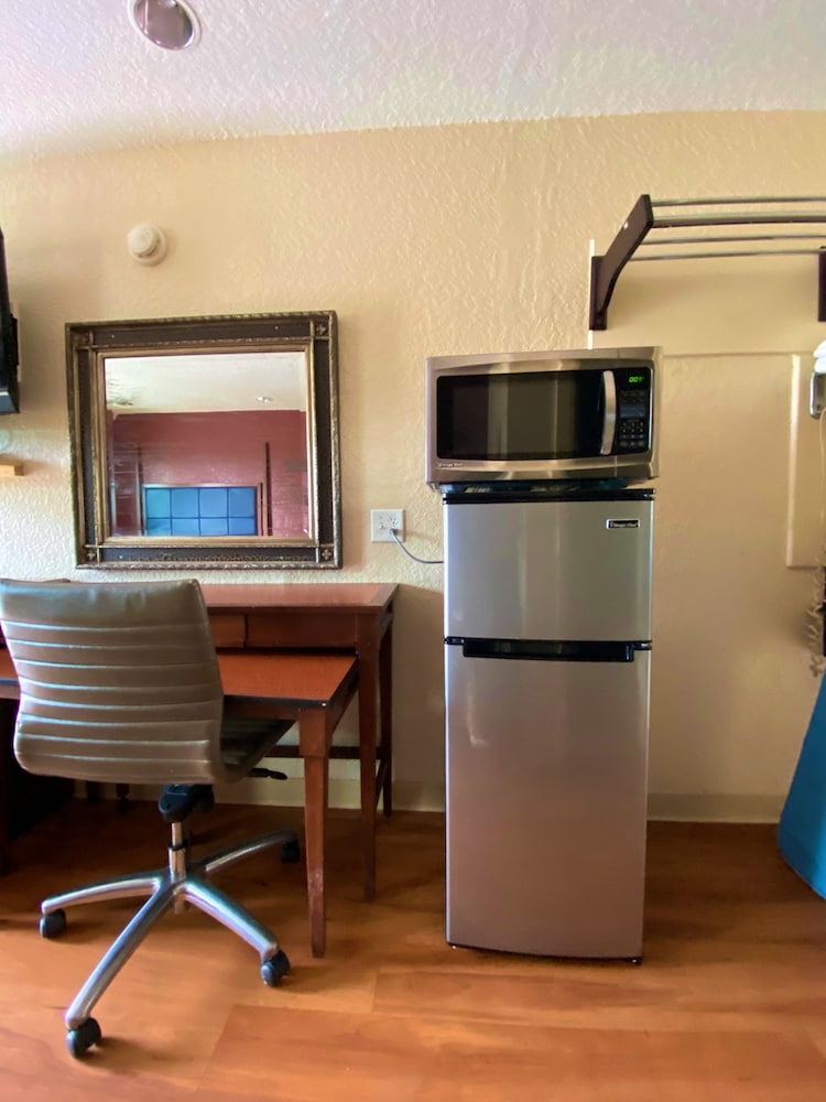 Double Room Non-Smoking - Photo 5